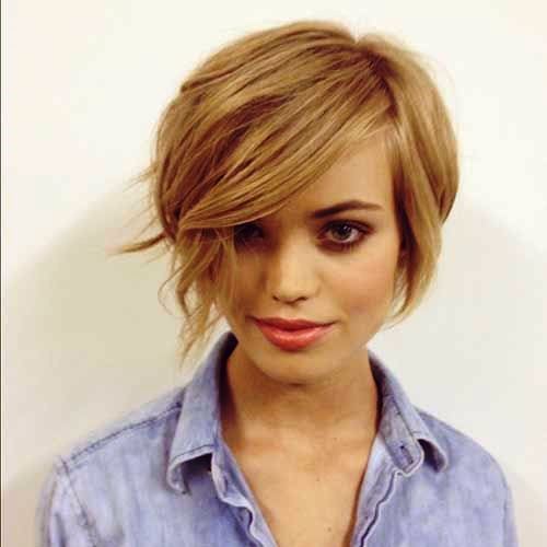 Messy Layered Short Hair Style for Girls